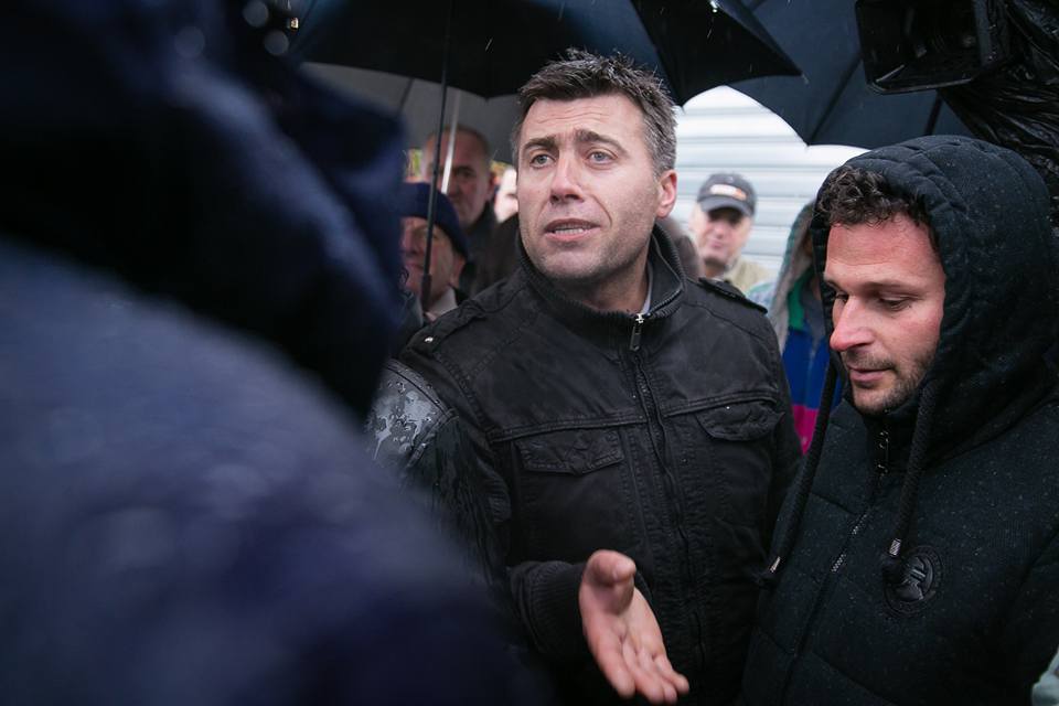 FOTO GALERI/ Basha me banorët e përmbytur në Shkodër, Rama vazhdon udhëtimin turistik