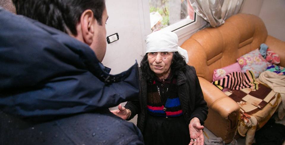 FOTO GALERI/ Basha me banorët e përmbytur në Shkodër, Rama vazhdon udhëtimin turistik