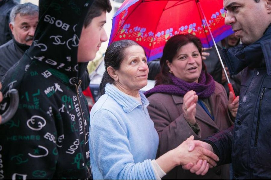 FOTO GALERI/ Basha me banorët e përmbytur në Shkodër, Rama vazhdon udhëtimin turistik