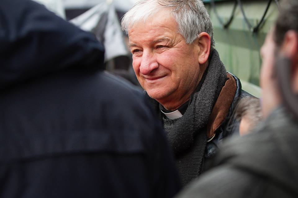 FOTO GALERI/ Basha me banorët e përmbytur në Shkodër, Rama vazhdon udhëtimin turistik