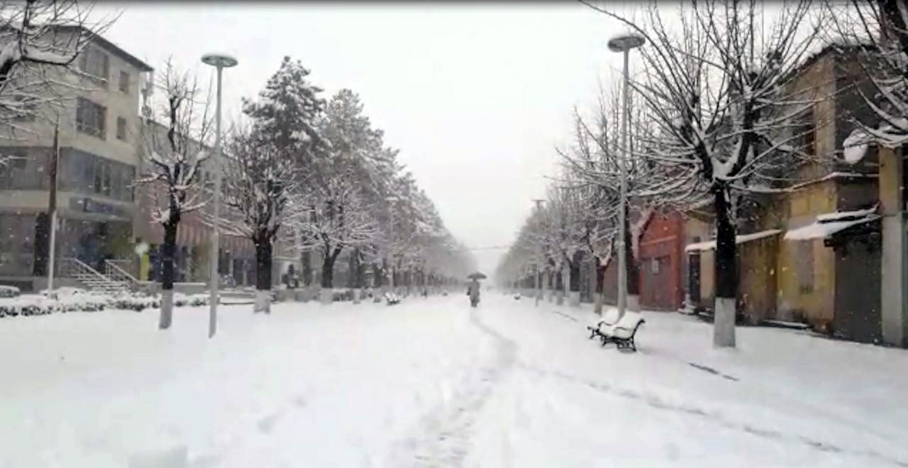 Borë në Kukës dhe në Dibër, probleme me qarkullimin