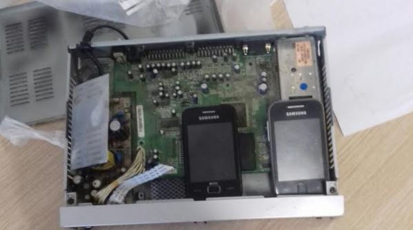 EMRA & FOTO GALERI/ Kapen 6 celulare mes dekoderave, do futeshin në Burgun e Fierit