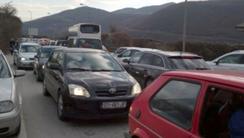 FOTO/ Taksa e Rrugës së Kombit, hakmarrja e kosovarëve, kalojnë fundjavën në Maqedoni