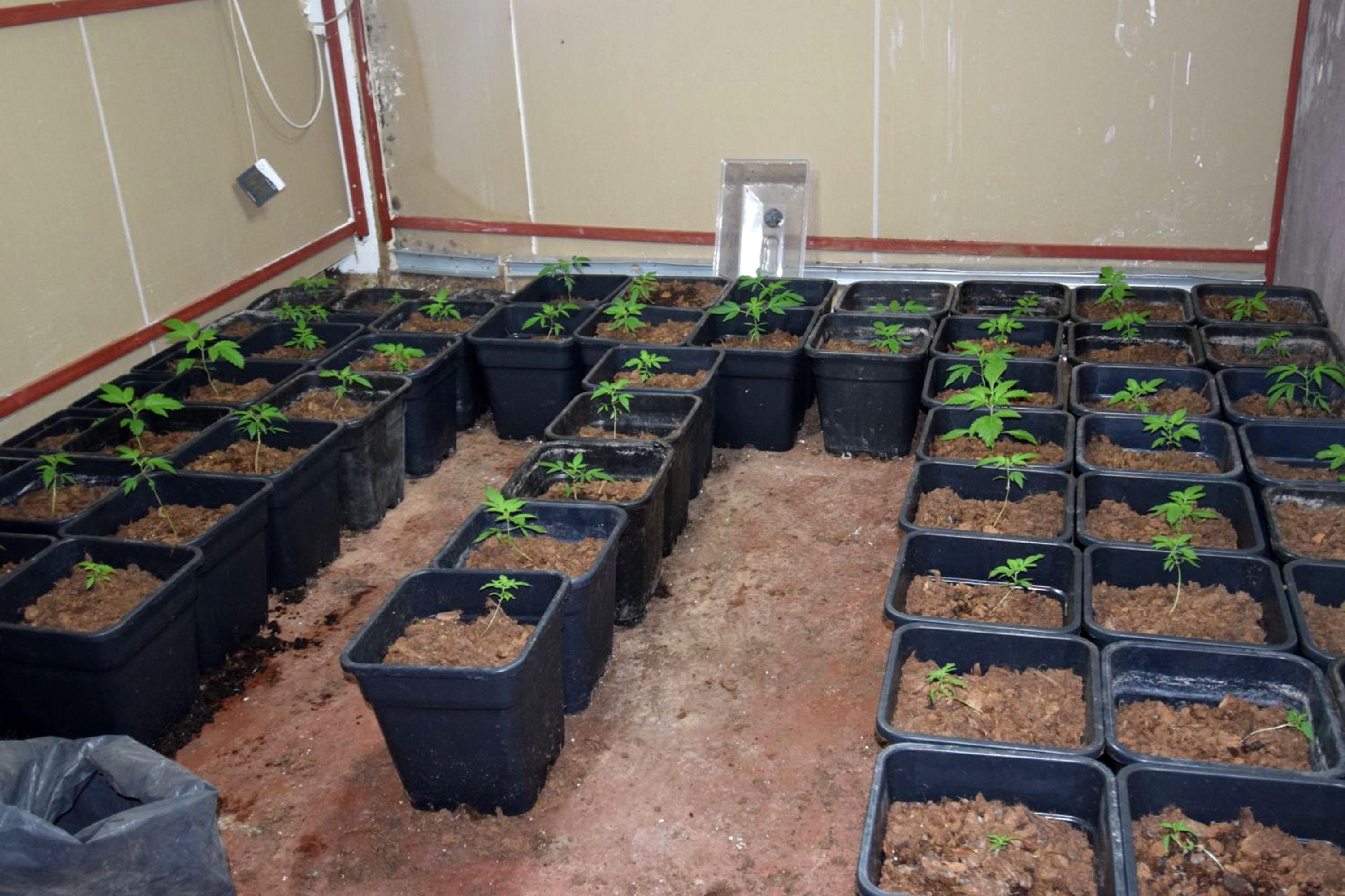 FOTO GALERI/ Policia turke tjetër goditje për Met Kananin, i zbulon edhe një magazinë droge