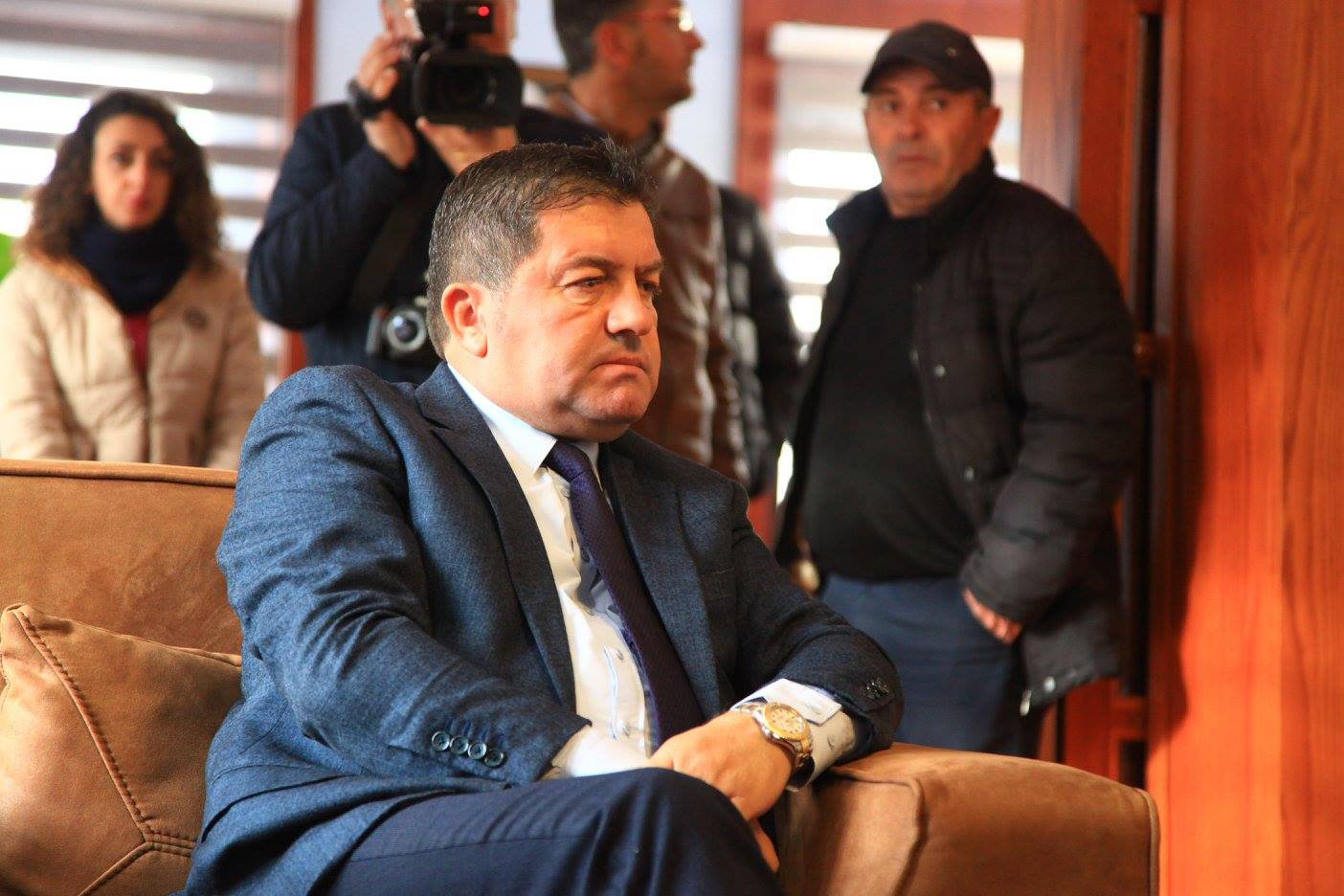 VIDEO/ Skandali me pronat në Lezhë, Policia: Ja kush janë 7 zyrtarët e arrestuar, 11 në kërkim