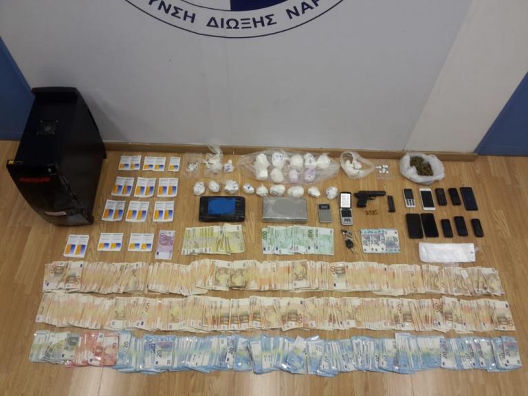 FOTO GALERI/ Greqi, kapet grupi shqiptar me 4 kg kokainë e një “lumë” eurosh në Athinë