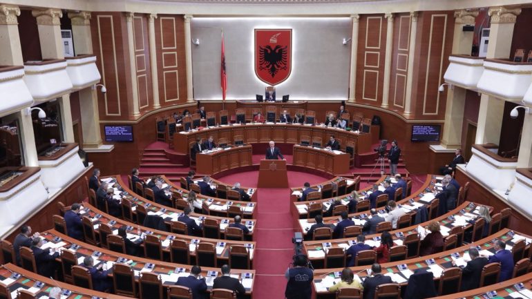 Nga rroga deri te dietat, ja shifrat marramendëse të pagesës së deputetëve