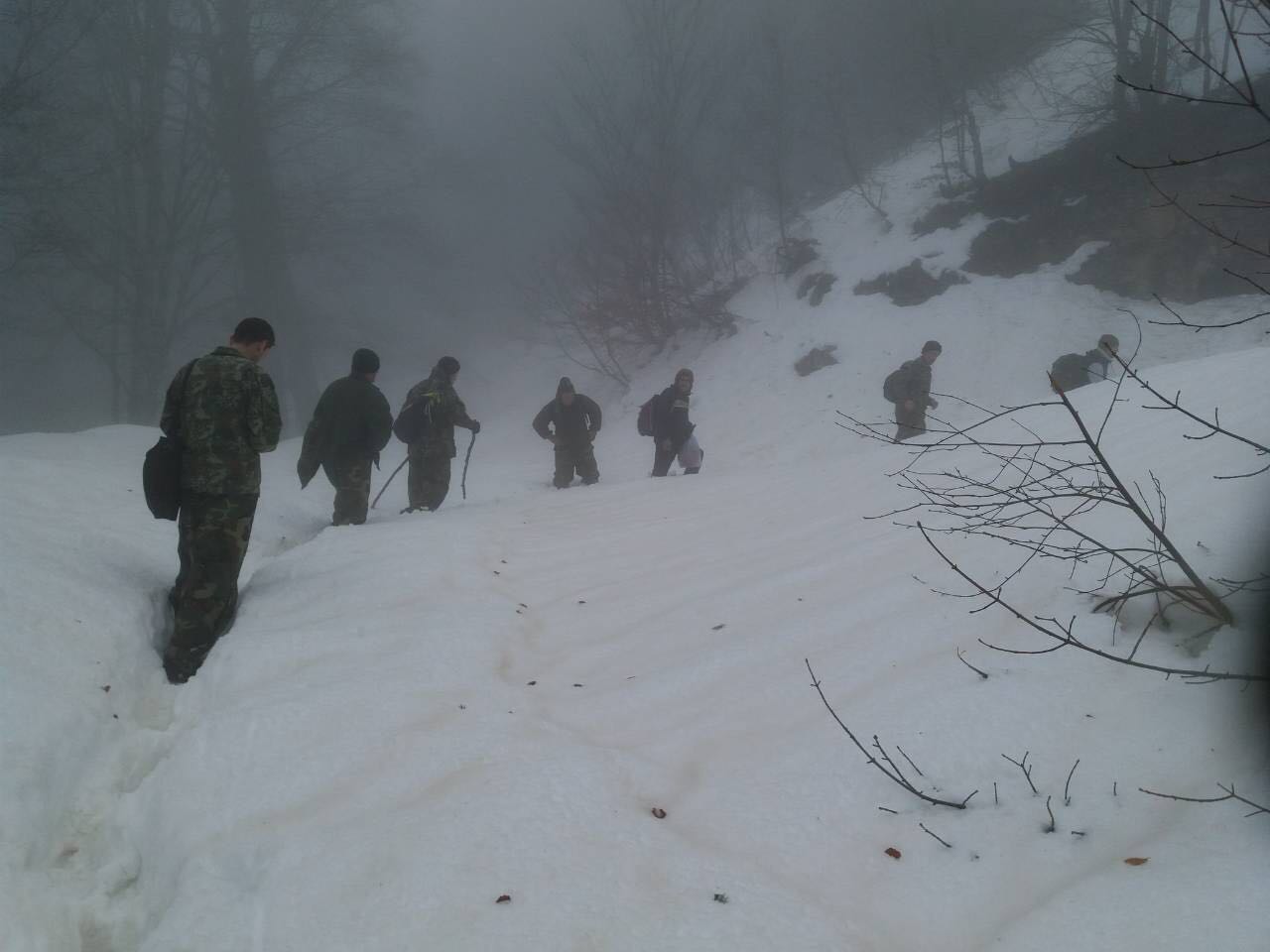 FOTO GALERI/ Dajt, 4 ditë të bllokuar nga bora, 6 orë operacion për të shpëtuar 4 punonjësit