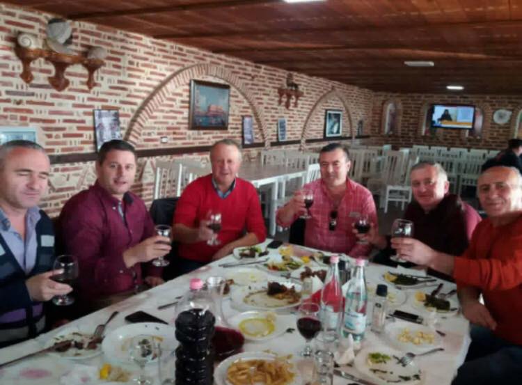 SKANDAL & FOTO GALERI/ “Gëzuar kullën Pjerin Ndreu!”