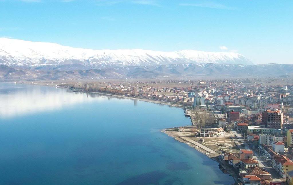 Nga Korça tenton vetëmbytjen në Pogradec, përfundon në spital psikiatrik