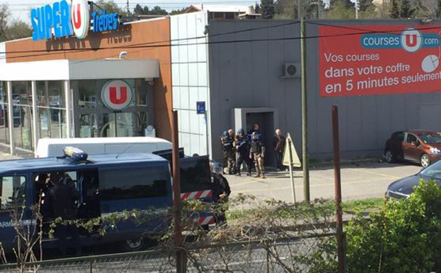 VIDEO/ Francë, policia vret pengmarrësin në supermarket