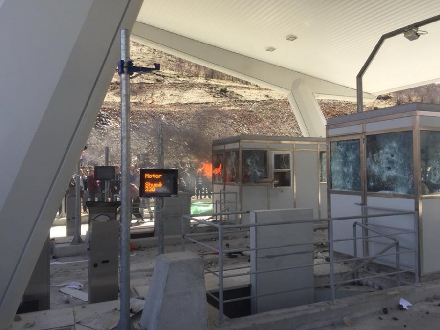 Protesta te Rruga e Kombit, reagimet: O Edi Rama ne nuk jemi organ gjenital…, po Mimi Kodheli ku është