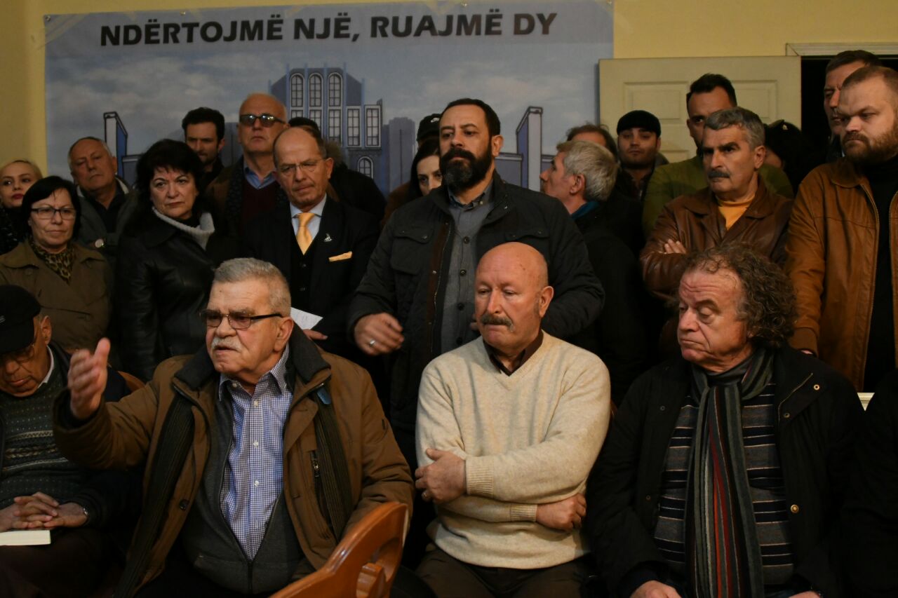 Aktorët, debat për “teatrin e kullave”, kundër PPP