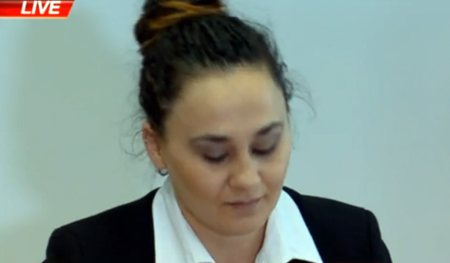 FOTO/ Romela Begaj “shpërthen” në lot: Jemi vend i botës së tretë, kam lindur në një vend që nuk ka shtet!