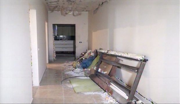 EMRI/ Tiranë, eksploziv në derën e shtëpisë, enigmë motivi dhe autori