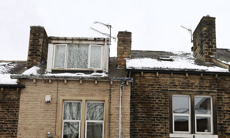 Gjithë qyteti i mbuluar me borë pervec një catie, policia zbulon enigmën