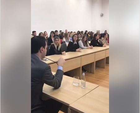 Basha, takim me studentët e Shkencave Politike: Situata e rëndë , të zotët nuk cajnë dot pa mik