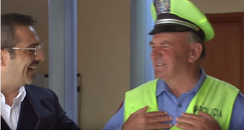 VIDEO & DOKUMENT/ Fatmir Xhafaj “i zbret nga froni” dhe “i shpronëson” edhe heronjtë Saimir Tahirit