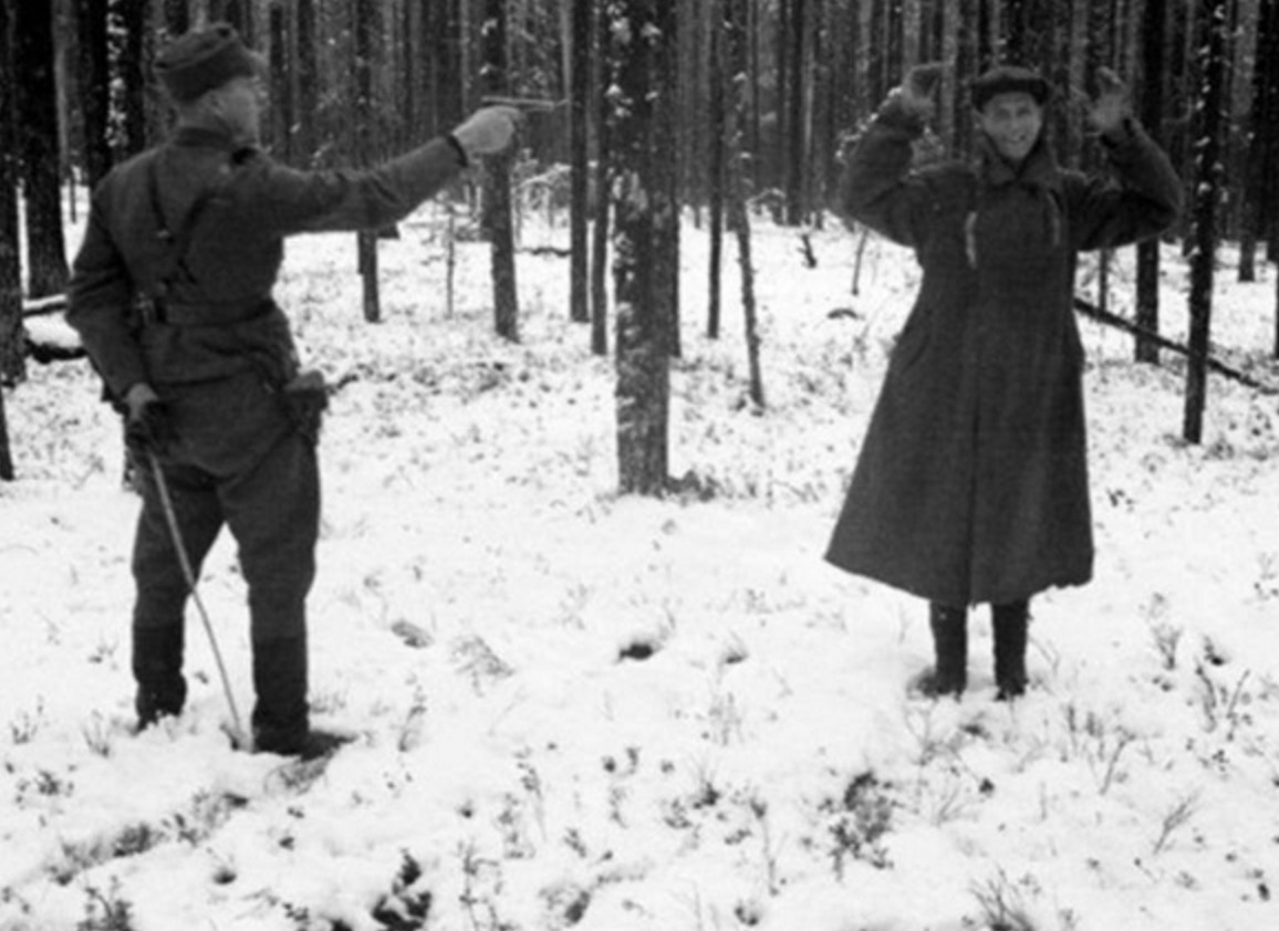 FOTOSMART/Ky ushtar do te pushkatohet ne pak sekonda