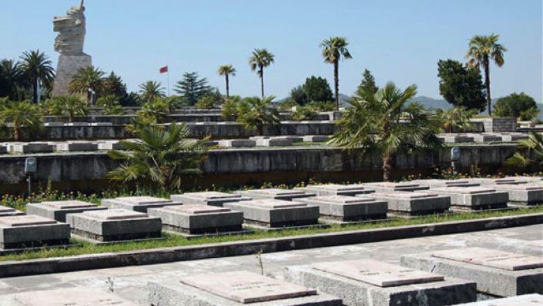 Bashkia Tiranë jep me koncension varrezat e dëshmorëve, ja si do ju vilet qytetarëve, tarifa për privatin