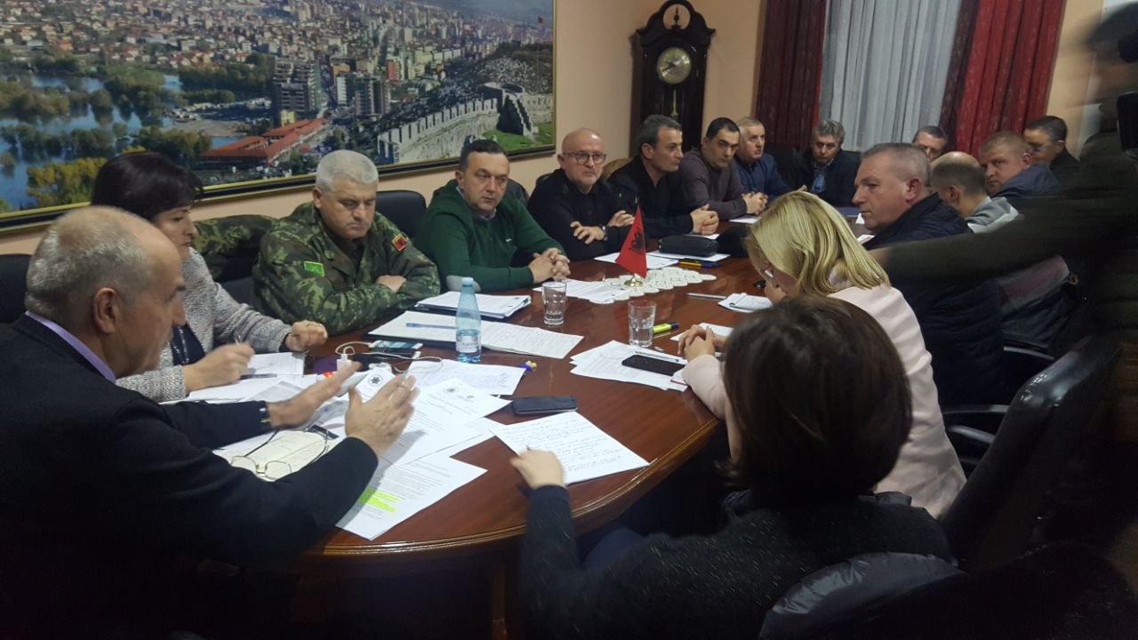 Përmbytjet në Shkodër, Ademi kërkon Emergjencë ndërsa Prefekti kundër