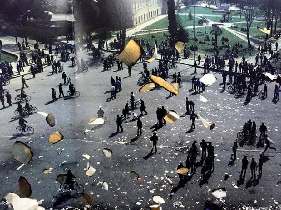 VIDEO/ Shkodër, masakra e 2 prillit 1991, Basha vendos kurora te memoriali