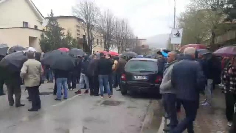 Rinisin protestat ne Kukes