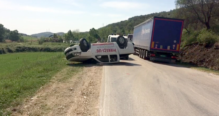 FOTO/ Përmbyset makina në aksin Fier – Levan, një i vdekur