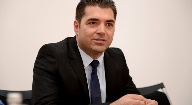 Ministri i Kosovës: Taksa në Rrugën e Kombit e lartë – Qeveria e Shqipërisë vetëm fjalë, asgjë konkrete për të hapur tregun