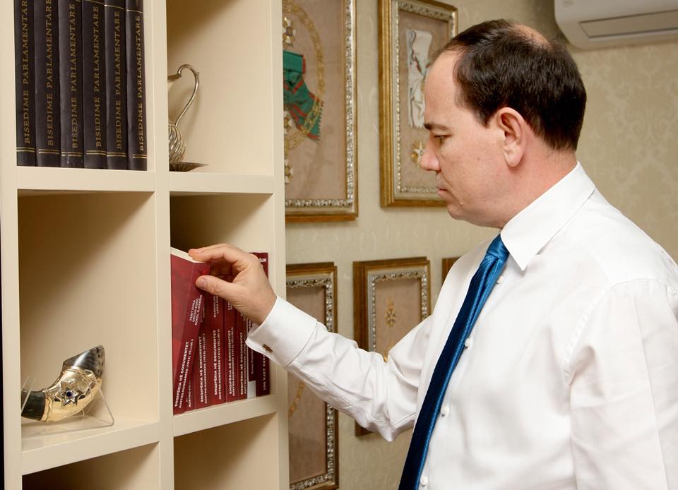 BUJAR NISHANI/ Hajdutëria ka mbërritur në kupë të qiellit