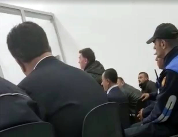 VIDEO/ Babai i 4 fëmijëve, trondit sallën e gjyqit: Në vendin tonë duhet të jenë ata që na kanë provokuar me taksa, me tatime dhe po na del shpirti