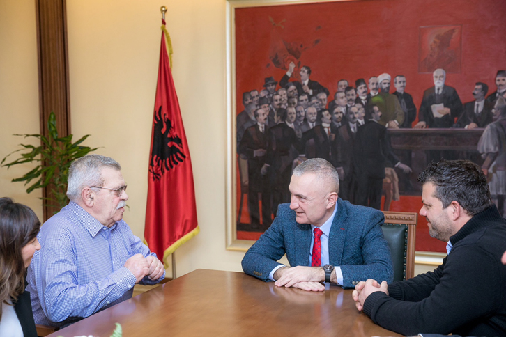 FOTO/ Godina e Teatrit Kombëtar, Presidenti Meta pret një përfaqësi artistësh