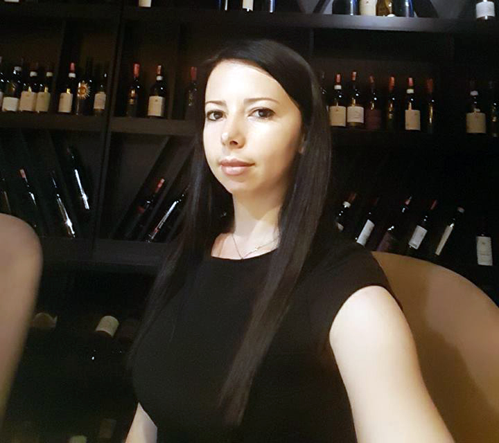 EMRAT & FOTO/ Sarandë, Regjistruesja dhe zëvendësi i saj sekser, “gjoba” 250 mijë lekëshe qytetarëve për një firmë hipotekimi