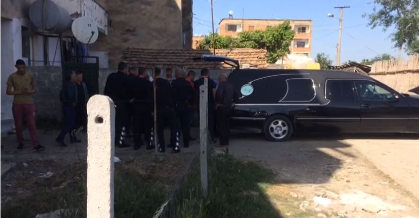 Fier, flet babai i policit të vetëvrarë: Ja pse ishte i stresuar…