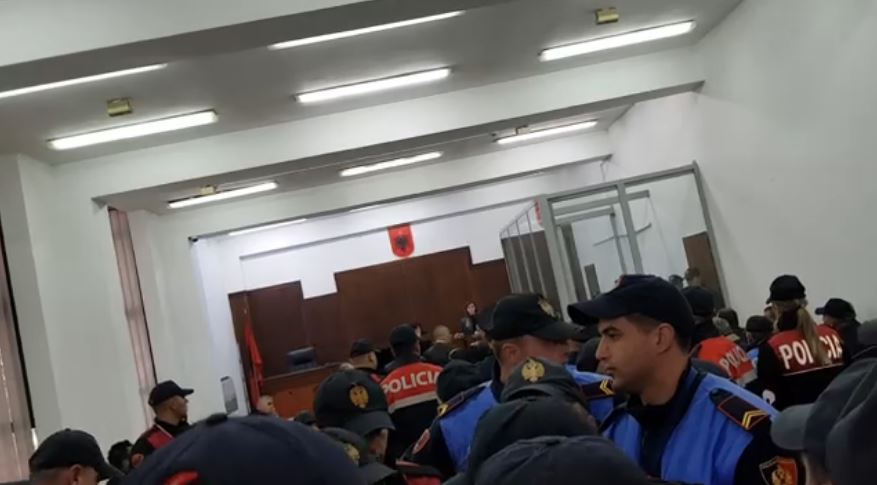 “Të arrestuarit i kanë marrë zvarrë e zbathur, janë goditur e dhunuar”