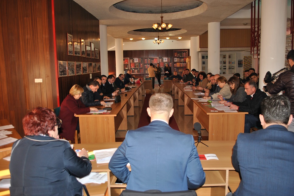 EMRAT/ Lezhë, vazhdojnë rrjedhjet e LSI-së, 5 këshilltarë i bashkohen PS-së