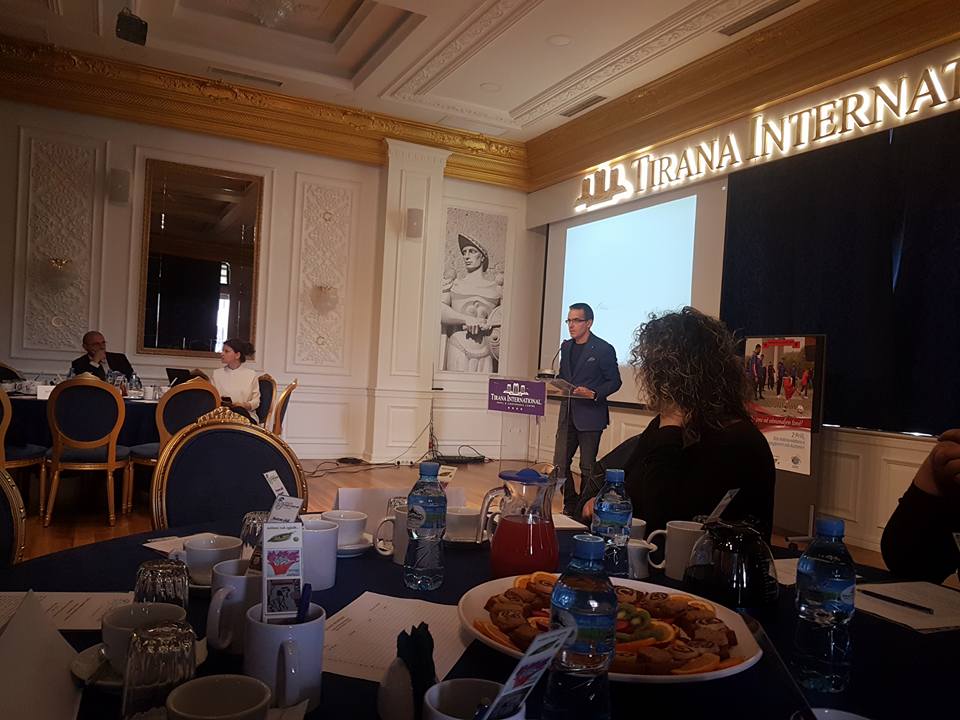 FOTO GALERI/ Fondacioni Fëmijët Shqiptarë organizon “Dëgjesë Prindërore për Autizmin”