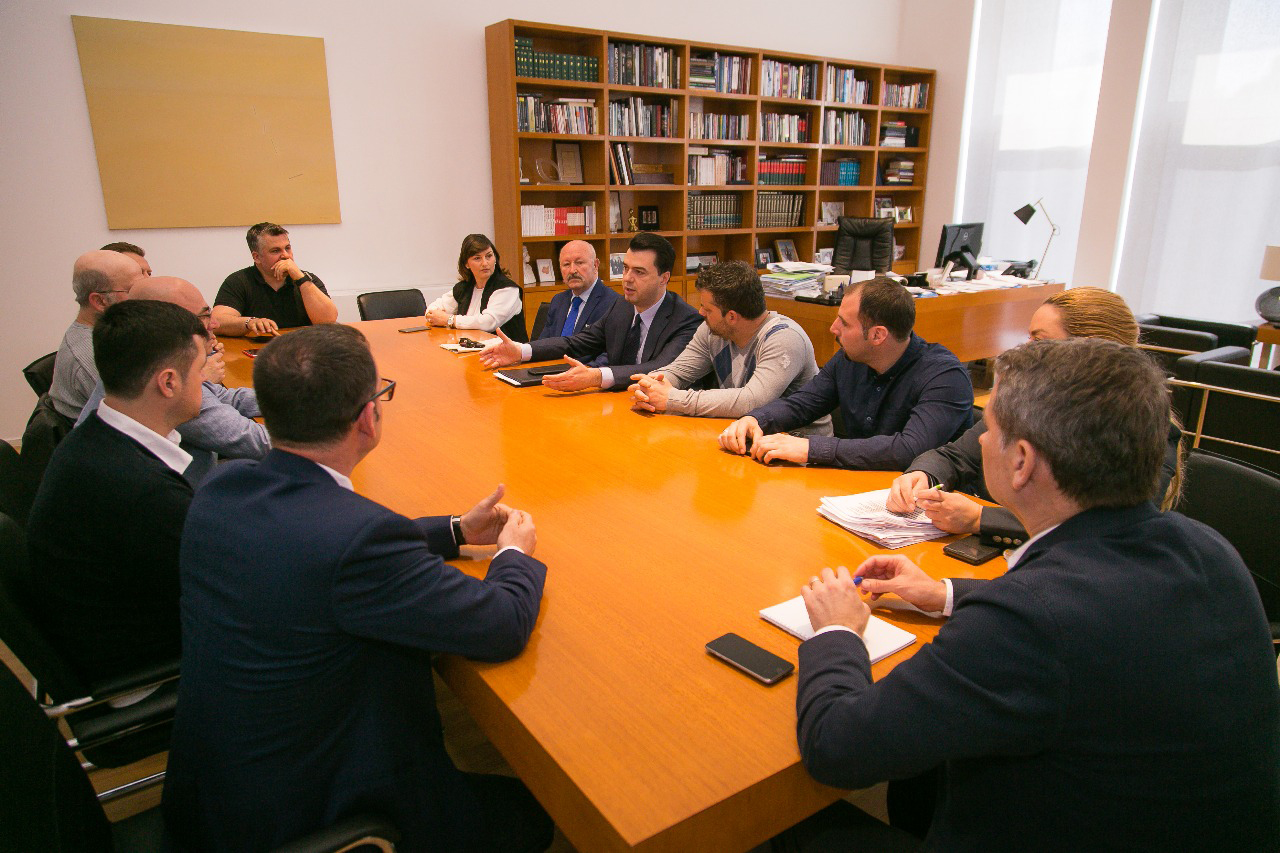 VIDEO/ Basha garanton artistët: Projekti sovjetik për Teatrin Kombëtar nuk do të triumfojë