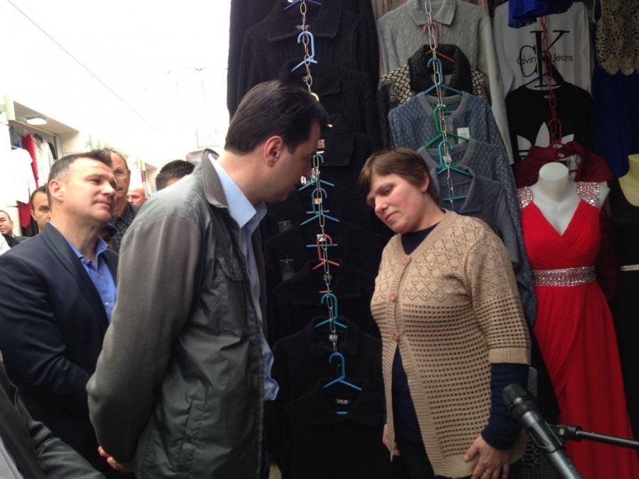 VIDEO GALERI/ Kavajë, Basha takime me biznesin e vogël: TVSH-ja, skemë falimentuese