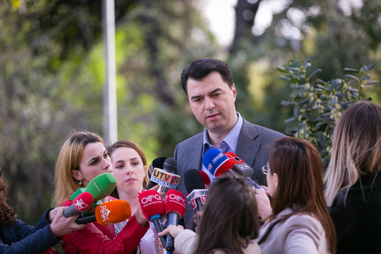 VIDEO/ Thirrja e Bashës: Mos paguani taksa, kjo qeveri që nuk arreston Balilin, Habilajt, Tahirin, nuk na arreston dot të gjithëve