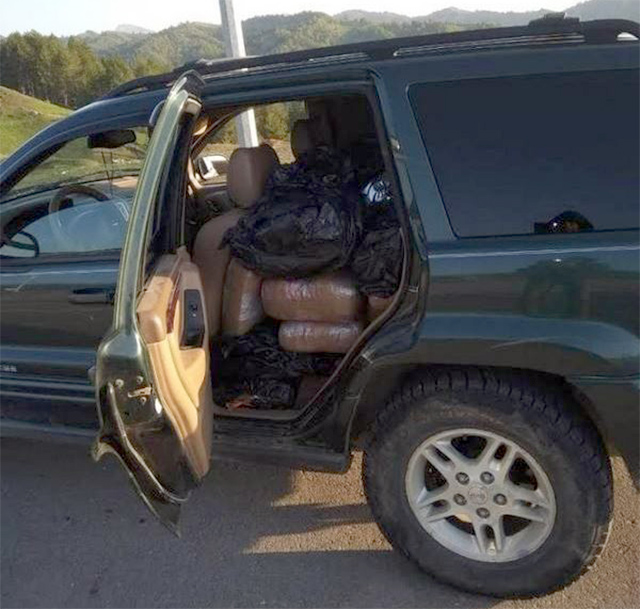 Greqi, shqiptari 5 vjet i arratisur nga burgu, kapet me 248 kg kanabis në makinë