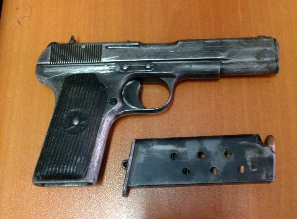 FOTO & EMRI/ Tiranë, grindet me vëllanë për pronën, tenton ta varsh me pistoletë