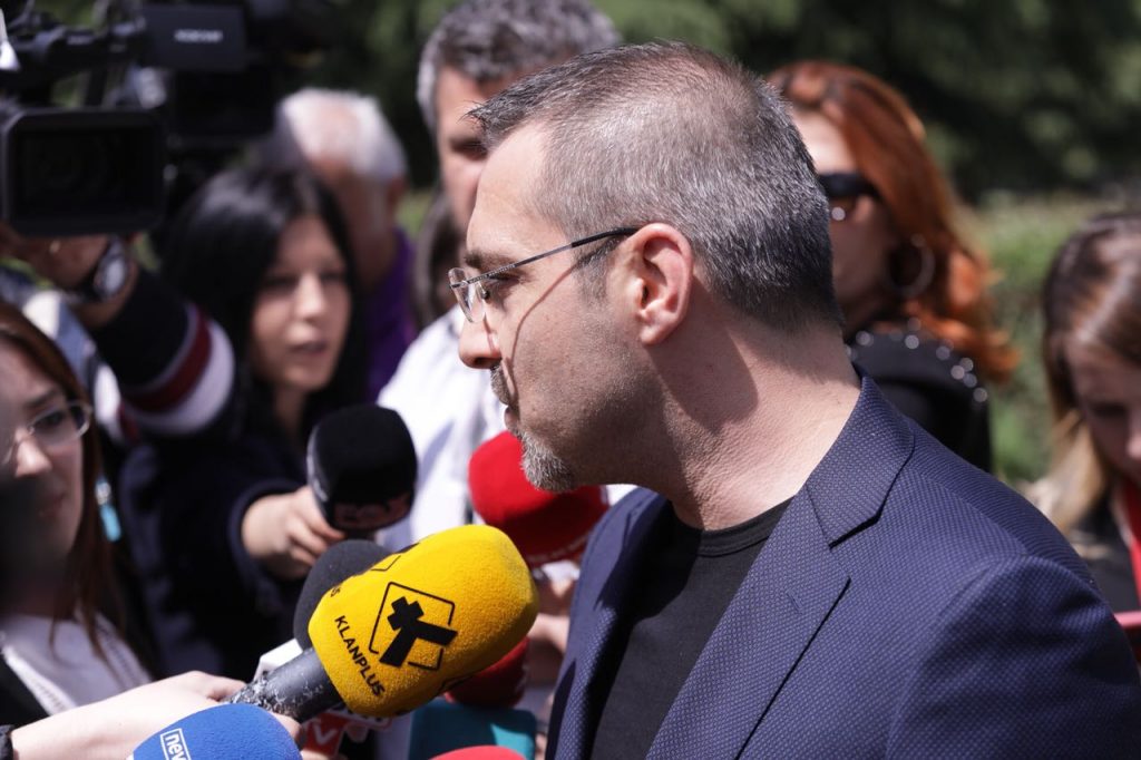 VIDEO/ Saimir Tahiri “mbush gojën” për Edi Ramën! – “Nuk ka bir nëne e bir k*rve që të më pengojë…”