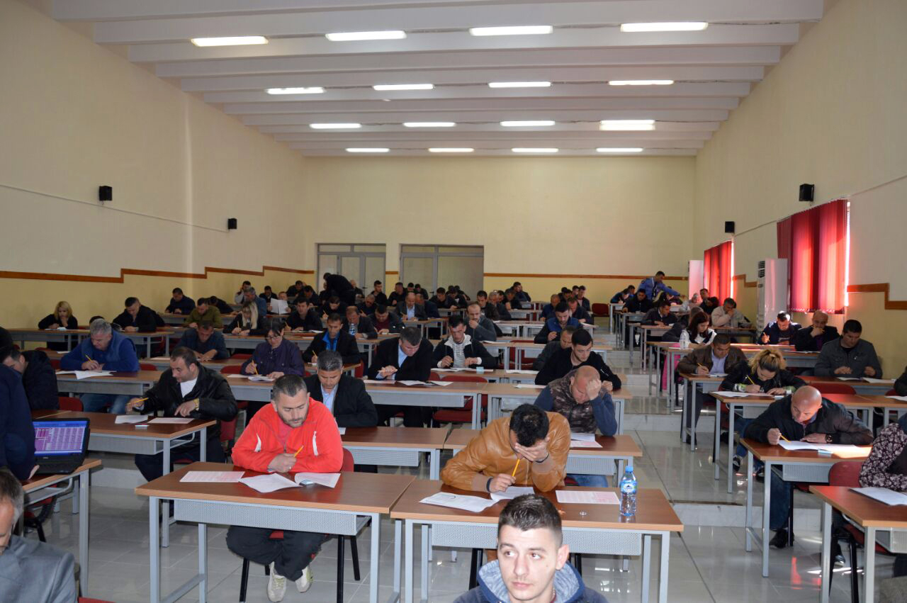 FOTO/ Fillon testimi i rekrutimit të gardianëve të rinj të Burgjeve