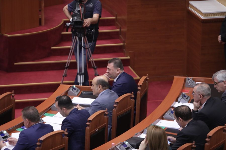 FOTO/ Tom Doshi në kundërsulm ndaj Edi Ramës: Edhe ti do ta bash Vetting-un
