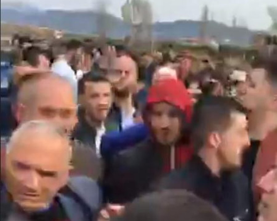 VIDEO/ Mosbindja civile, tension në Milot mes policisë dhe protestuesve