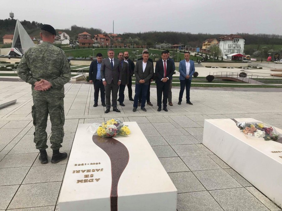 FOTO GALERI/ Sot 19 vjet nga eksodi i shqiptarëve nga Kosova, nis marshimi simbolik nga Mitrovica drejt Kukësit