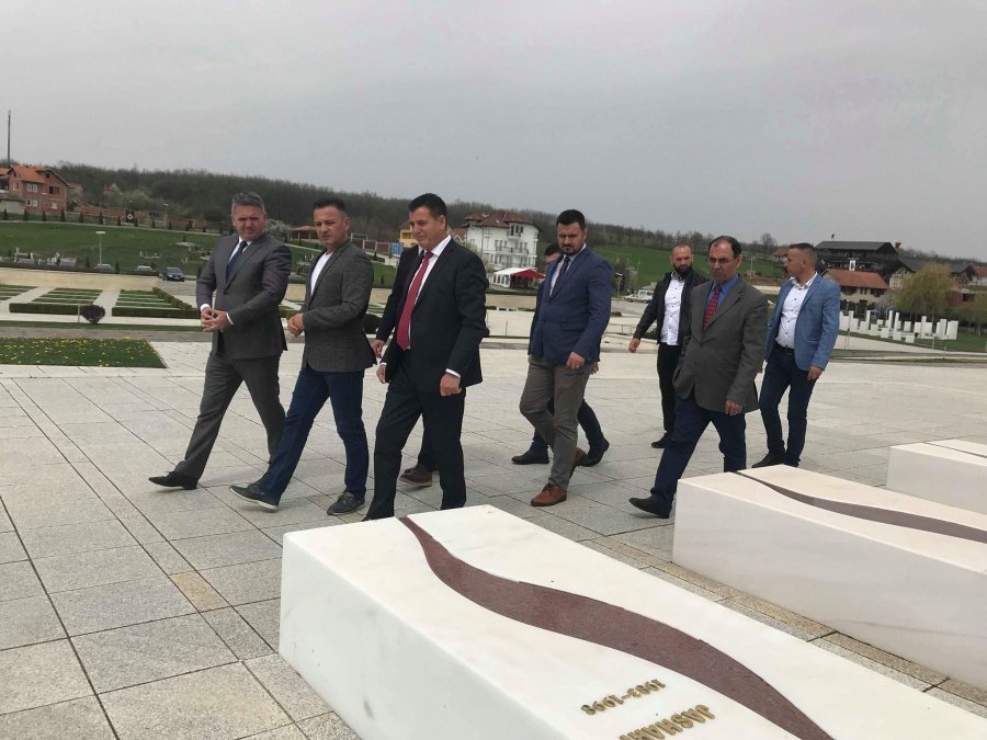 FOTO GALERI/ Sot 19 vjet nga eksodi i shqiptarëve nga Kosova, nis marshimi simbolik nga Mitrovica drejt Kukësit