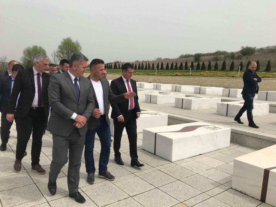 FOTO GALERI/ Sot 19 vjet nga eksodi i shqiptarëve nga Kosova, nis marshimi simbolik nga Mitrovica drejt Kukësit