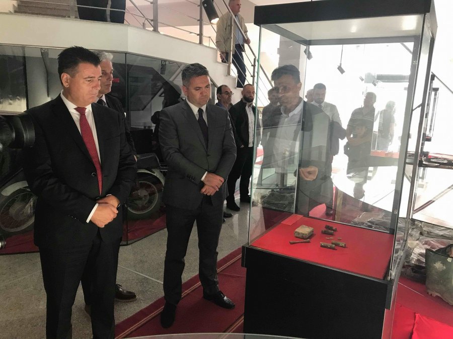 FOTO GALERI/ Sot 19 vjet nga eksodi i shqiptarëve nga Kosova, nis marshimi simbolik nga Mitrovica drejt Kukësit